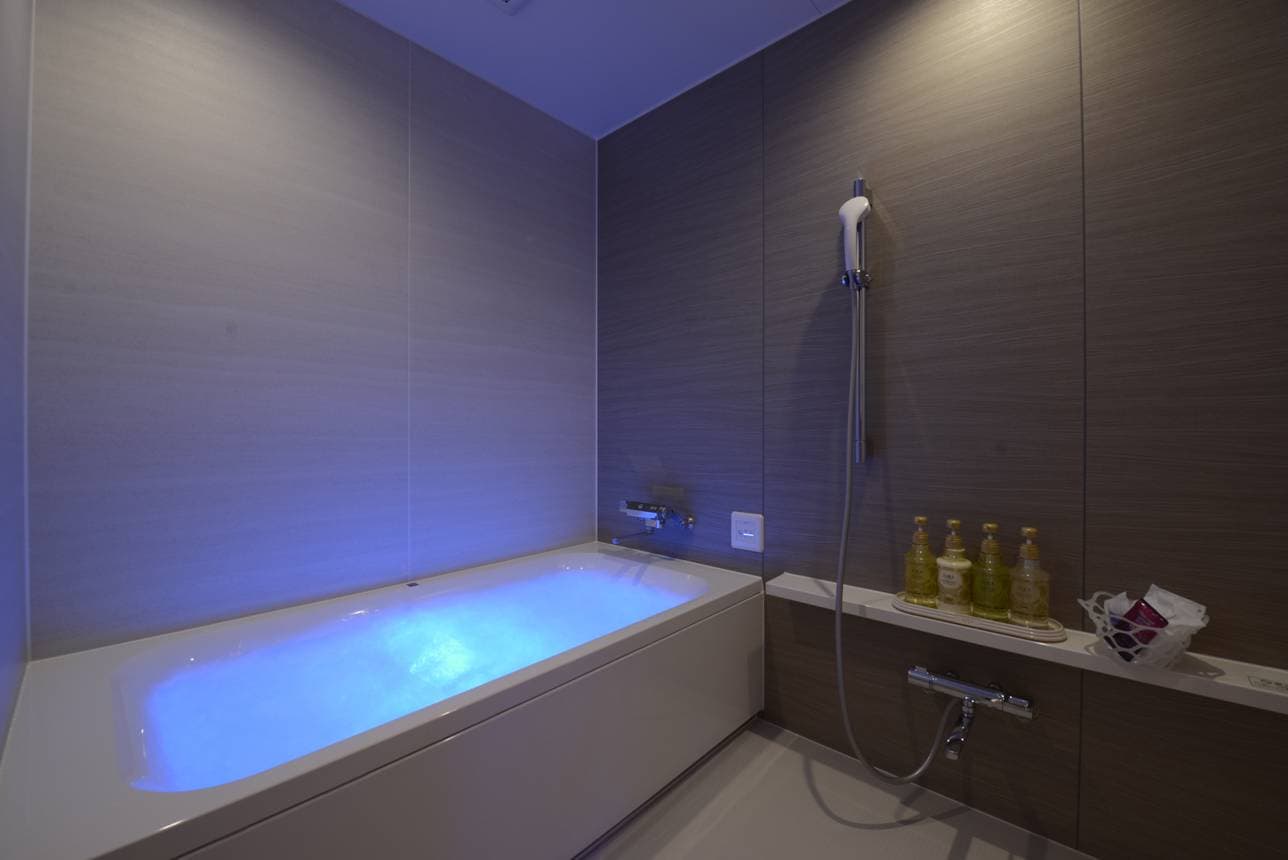 8号室 - バスルーム